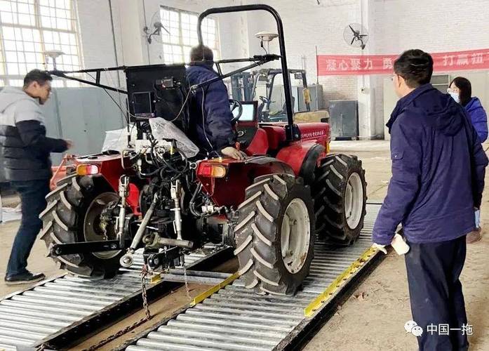 智能农机装备重大突破 扭腰轮式拖拉机整机试验成功完成